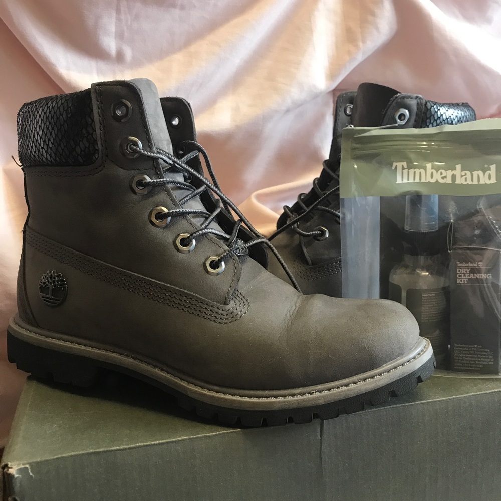 Women’s Size 8 Timberland Boots with Cleaning Kit